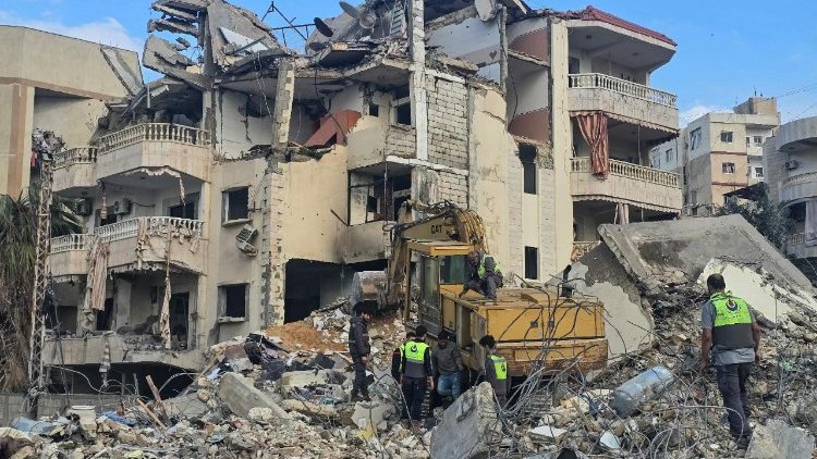Rovine nella città di Tiro, in Libano, dove Israele continua a colpire