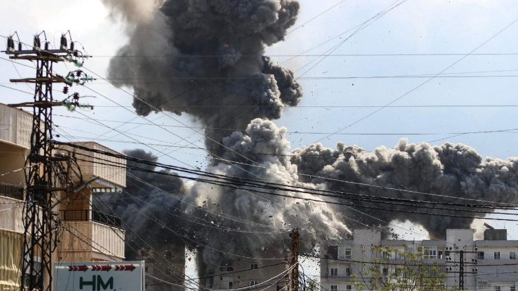 Smoke and debris rise after a building is hit by an Israeli airstrike on the outskirts of the Lebanese city of Tyre, 8 April