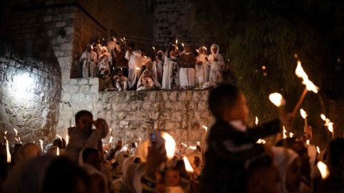 Tausende feiern orthodoxe Feuer-Liturgie in Jerusalem