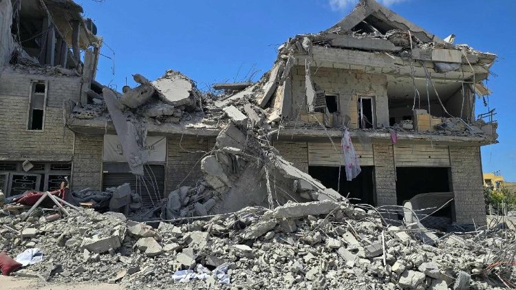 Jiholibanonská vesnice Al-Bazouriyah, následky bombardování 12. dubna 2026