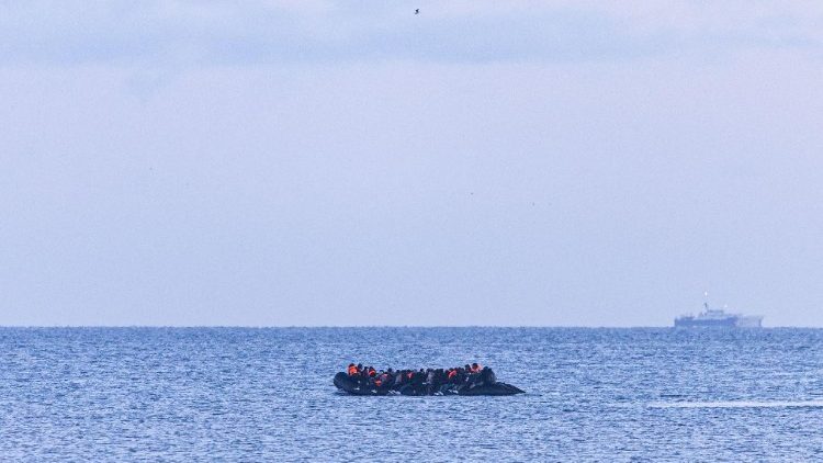 Secondo l’Organizzazione internazionale per le migrazioni, dall’inizio del 2026 sono già oltre 800 i migranti morti o dispersi lungo la rotta del Mediterraneo centrale
