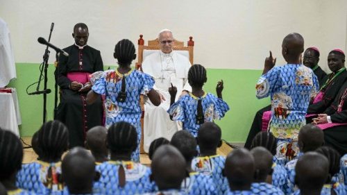 Le Pape aux orphelins: vous &ecirc;tes appel&eacute;s &agrave; un avenir plus grand que vos blessures