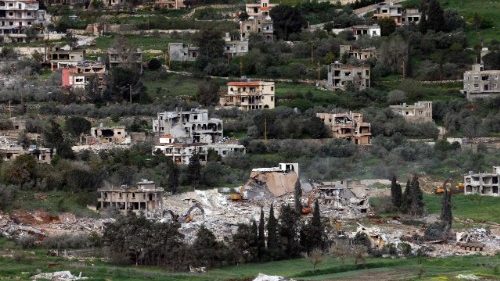 Libano, un soldato israeliano sfregia un Crocifisso nel sud