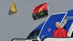 Balandžio 18 d. pavakare popiežius atvyko į Angolą 