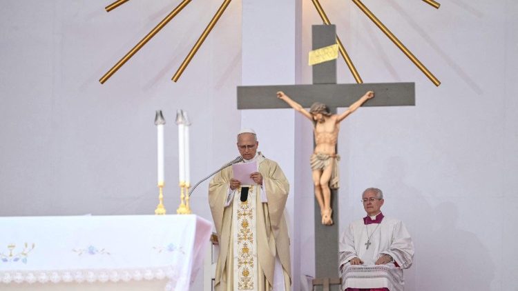 Pope Leo delivers homily