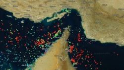 Lo Stretto di Hormuz in uno screenshot da un video di MarineTraffic