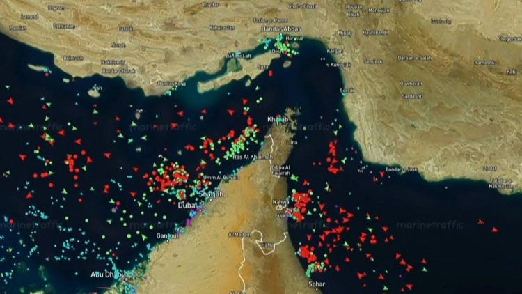 Lo Stretto di Hormuz in uno screenshot da un video di MarineTraffic