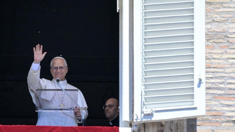 El Papa en sus saludos despu&eacute;s del rezo mariano