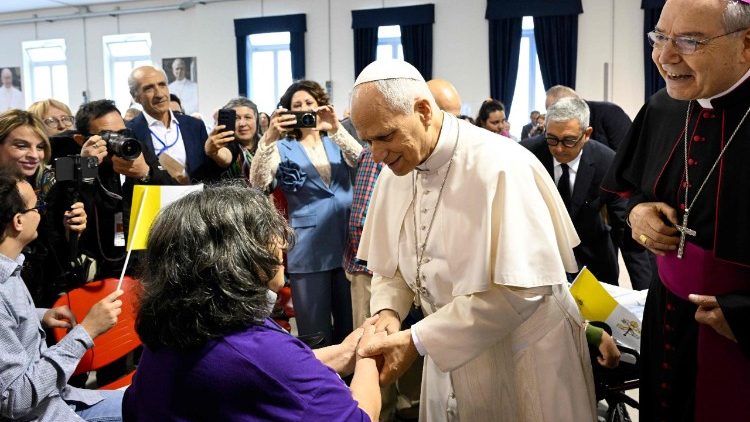 TOPSHOT-ITALY-VATICAN-POPE-POMPEII
