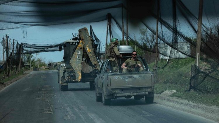 Sipas palës ukrainase, gjatë natës Rusia hodhi një raketë “Iskander” dhe 49 dronë kundër Ukrainës, sadoqë ka armëpushim.