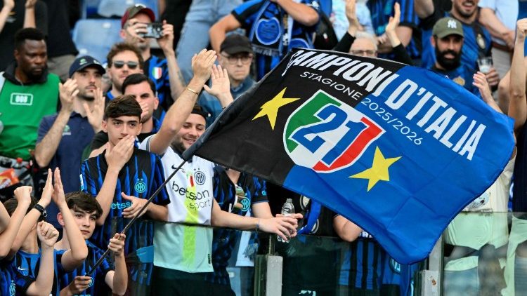 Ni katika muktadha wa Inter Milan kubeba ubingwa wa 21 wa “Serie A” nchini Italia baada ya kuwachapa Parma bao 2-0 na hivyo kutwaa Ubingwa wa Italia kwa mwaka 2025-2026 "Serie A"