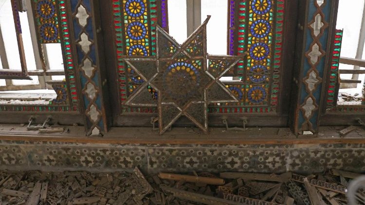 L'int&eacute;rieur endommag&eacute; du palais historique du Golestan. 