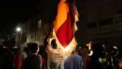 Per ora, le manifestazioni di sostegno registrate nelle ore successive al licenziamento di Sonko non sono sfociate in violenze o tumulti