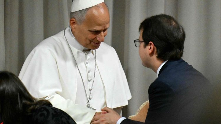 Il Papa saluta Christopher Olah