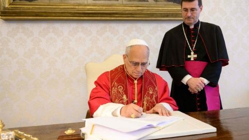 Le&oacute; p&aacute;pa első enciklik&aacute;ja bemutat&aacute;sakor: A mesters&eacute;ges intelligenci&aacute;t le kell fegyverezni!