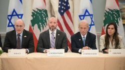 L'incontro tra le delegazioni israeliana e libanese ospitato dagli Stati Uniti presso il Dipartimento di Stato a Washington