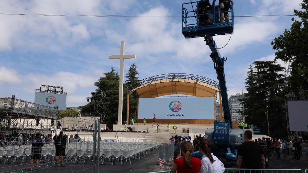 Place de Lima,  esika Pàpa akokamba milulu mya veillé ya losambo, elongo nà bilenge, o mokolo mwa poso na mpokwa