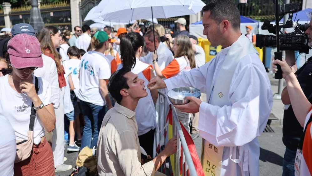Lors de la célébration euxharistique ce dimanche 7 juin 2026, place de Cibeles à Madrid.