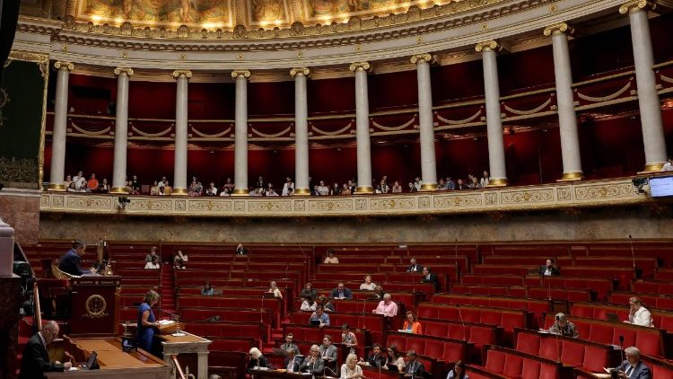 Schütter besetzt: Debatte über das Lebensende im Pariser Parlament am Montag