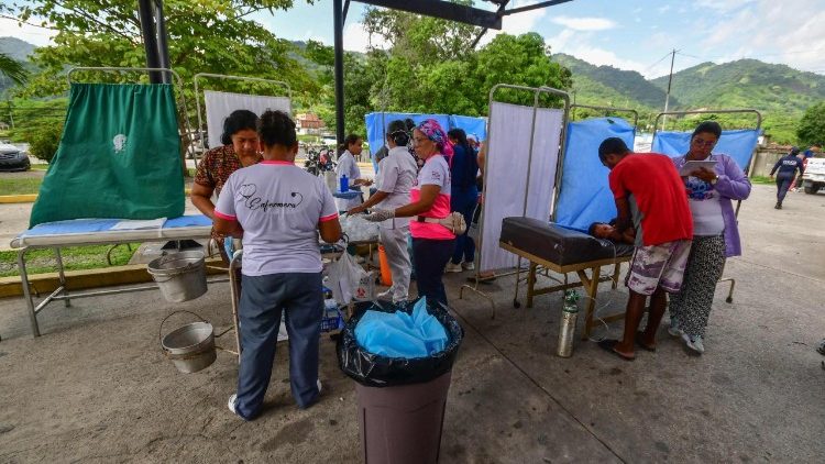 Emergency treatment centers are caring for the injured as hospitals become overwhelmed. (AFP or licensors)
