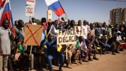 Burkina Faso, Mali e Niger hanno progressivamente rotto la cooperazione militare con i partner occidentali, in particolare con la Francia