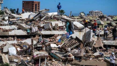 Venezuela, si scava ancora tra le macerie mentre aumenta il numero dei morti