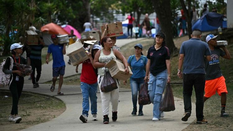 Sfollati a Caracas (MARTIN BERNETTI / AFP)