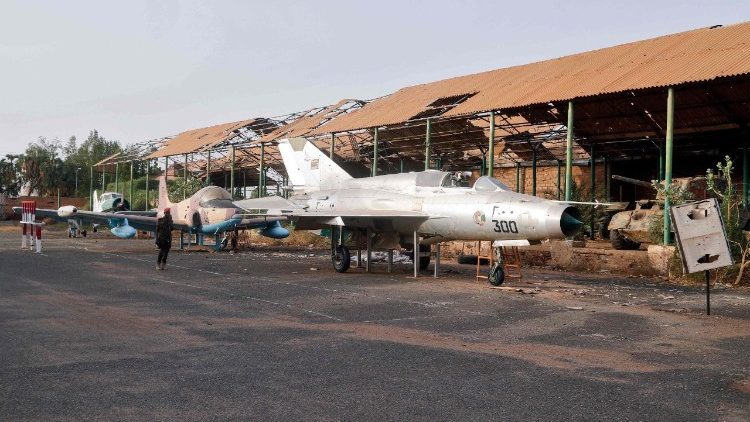 Anche il "War Museum" a nord di Khartoum &egrave; stato danneggiato dagli attacchi 