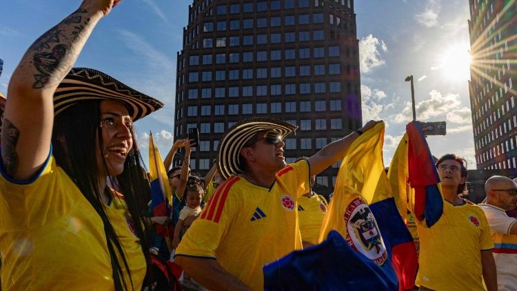 Wananchi wa Colombia wakishangilia
