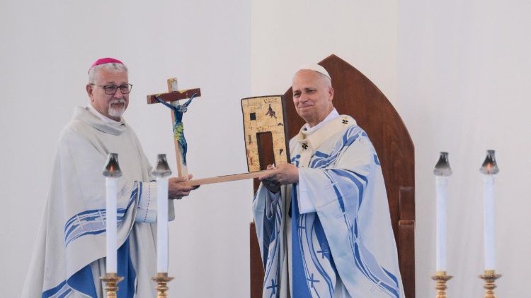 Alessandro Damiano agrigentói érsek és Leó pápa a lampedusai szentmisén