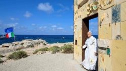 VATICAN-RELIGION-POPE-LAMPEDUSA-MIGRANTS
