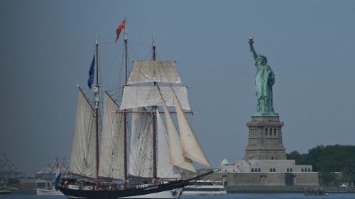 XIV. Le&oacute; levele az Amerikai Egyes&uuml;lt &Aacute;llamok megalap&iacute;t&aacute;s&aacute;nak 250. &eacute;vfordul&oacute;j&aacute;ra