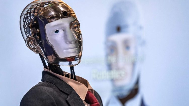 Em Genebra, foi apresentado Robert, o Robô, um humanóide conversacional avançado desenvolvido por uma empresa de tecnologia suíça