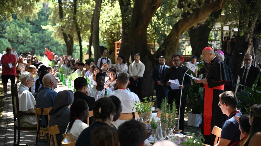 TOPSHOT-ITALY-VATICAN-POPE-LUNCH