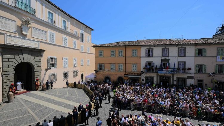 Die "Piazza della Libert&agrave;" in Castel Gandolfo