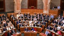 Il parlamento ungherese vota l'emendamento costituzionale