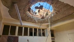 Le conseguenze dei droni lanciati dai paramilitari delle Rsf che hanno colpito El Obeid, distruggendo la sede dell'Ordine degli avvocati e una filiale della Banca agricola del Sudan