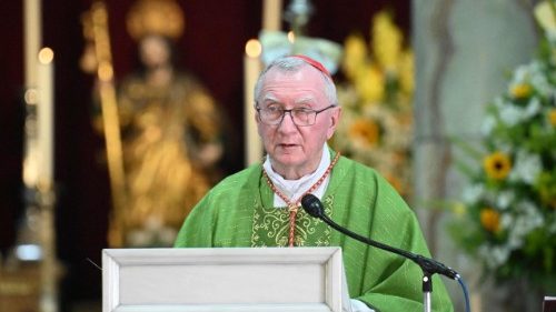 Kardin&aacute;l Parolin v Guatemale: Nezůst&aacute;vejme lhostejn&iacute; k potřeb&aacute;m bližn&iacute;ch