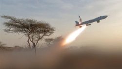 Un drone lanciato verso quelle che le autorità Houthi hanno definito "concentrazioni di truppe saudite e depositi di armi" nel porto di Mokha