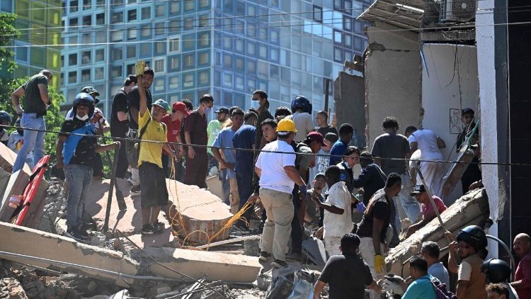 Koningana ya mabele na Colombie, baepiskopo basengi  lisalisi mpo na kobimisa bato na mintik&agrave;