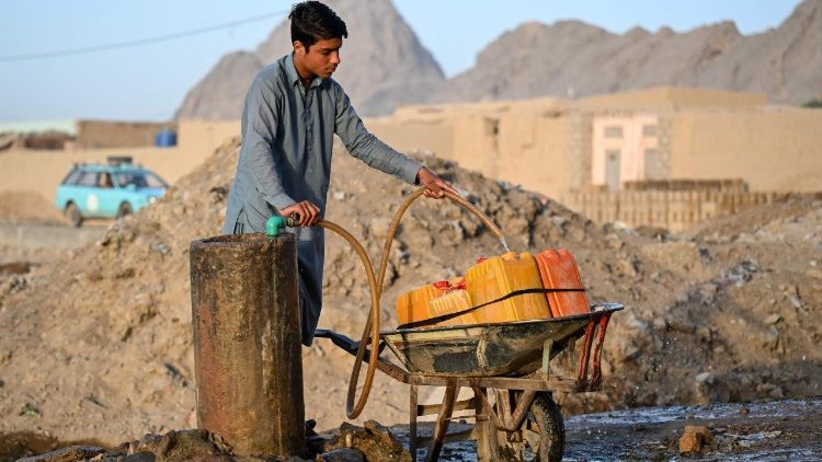 Kandahar, il rifornimento di acqua potabile
