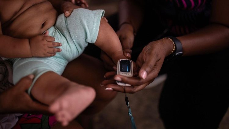 Spädbarn räddas ur rasmassorna i Colombia 