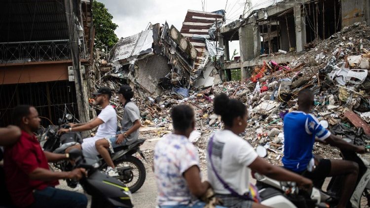 Una delle aree più colpite dal sisma in un sobborgo di Quibdó, città capoluogo nell'ovest della Colombia, dove si aggrava l'emergenza umanitaria per i bambini