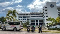 Cảnh sát tập trung tại Trường Ateneo de Zamboanga sau vụ xả súng ngày 18.08.2026.