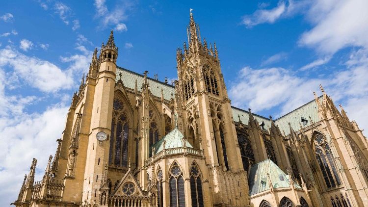 Esta fotografia mostra uma vista da Catedral de Saint-&Eacute;tienne em Metz, no leste da Fran&ccedil;a, em 19 de agosto de 2026. O Papa Le&atilde;o XIV celebrar&aacute; uma missa na Catedral de Saint-&Eacute;tienne em 28 de setembro de 2026. (Foto de Jean-Christophe Verhaegen / AFP)
