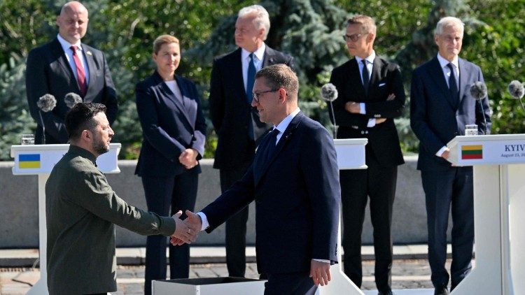 L'incontro di Zelensky con i leader dei Paesi nordici e baltici