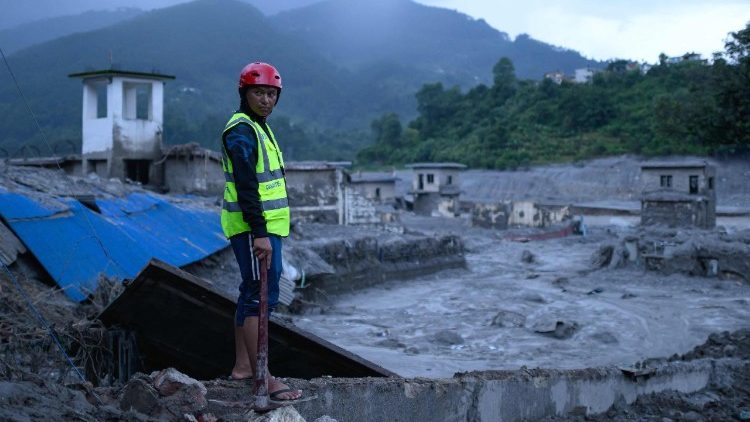 Le devastazioni causate dall'alluvione in Nepal e Tibet