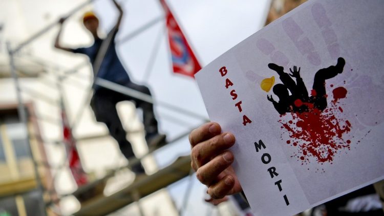 Lavoro: sindacati edili, rafforzare controlli sicurezza