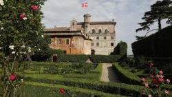 La Villa du Prieuré de Malte perchée sur la colline de l’Aventin, siège historique du Grand Prieuré de Rome des Chevaliers de Malte, aujourd’hui Ordre Souverain Militaire de Malte. 