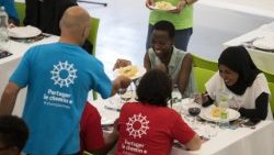 Romas Caritas: pusdienas bēgļiem. Ilustratīvs attēls